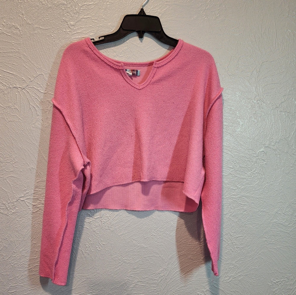 URBAN OUTFITERS PINK SWEATER